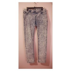 Acid wash jeggings